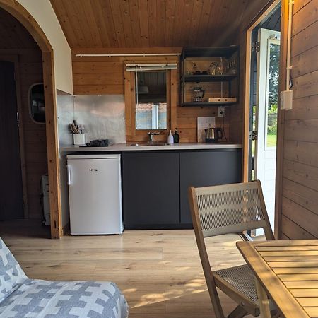 The Bee - Trekkershuts & Apartment Opperdoes Bagian luar foto
