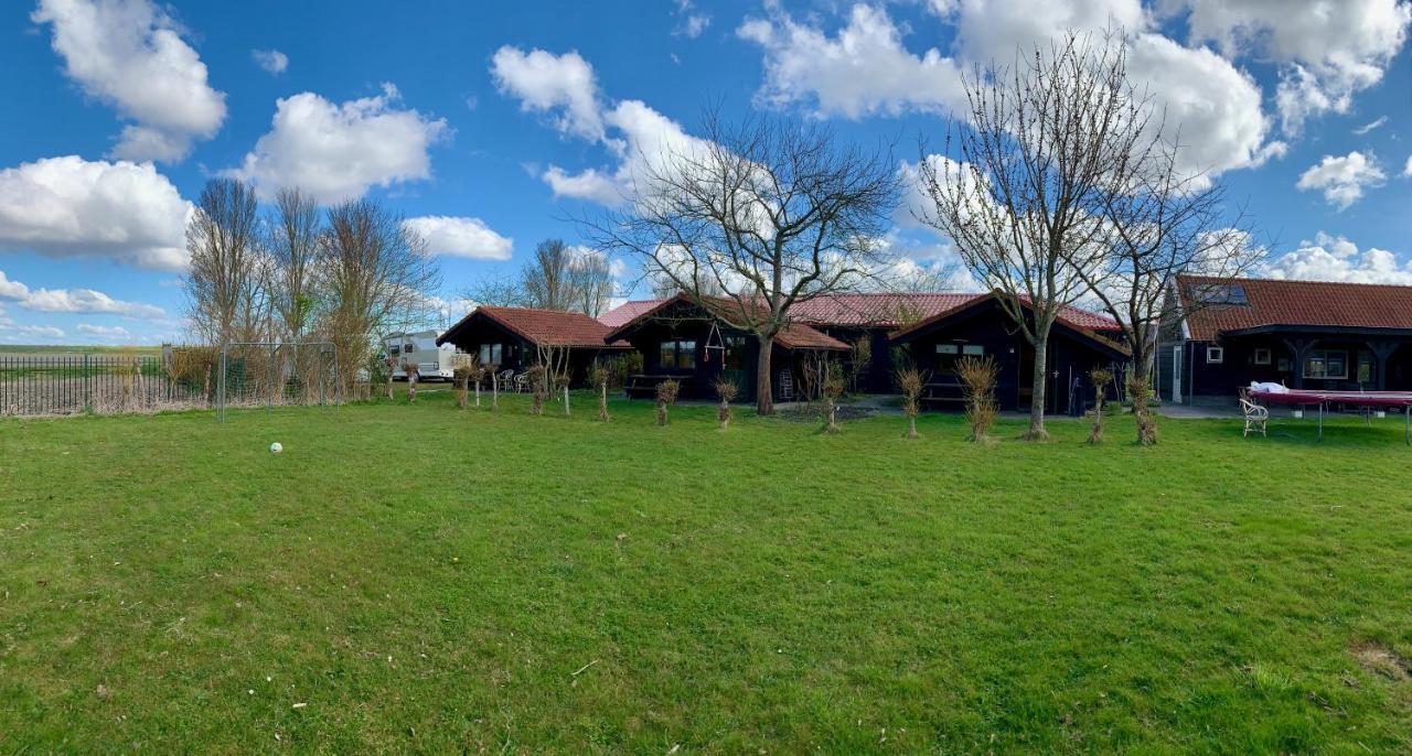 The Bee - Trekkershuts & Apartment Opperdoes Bagian luar foto