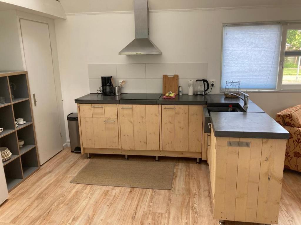 The Bee - Trekkershuts & Apartment Opperdoes Bagian luar foto
