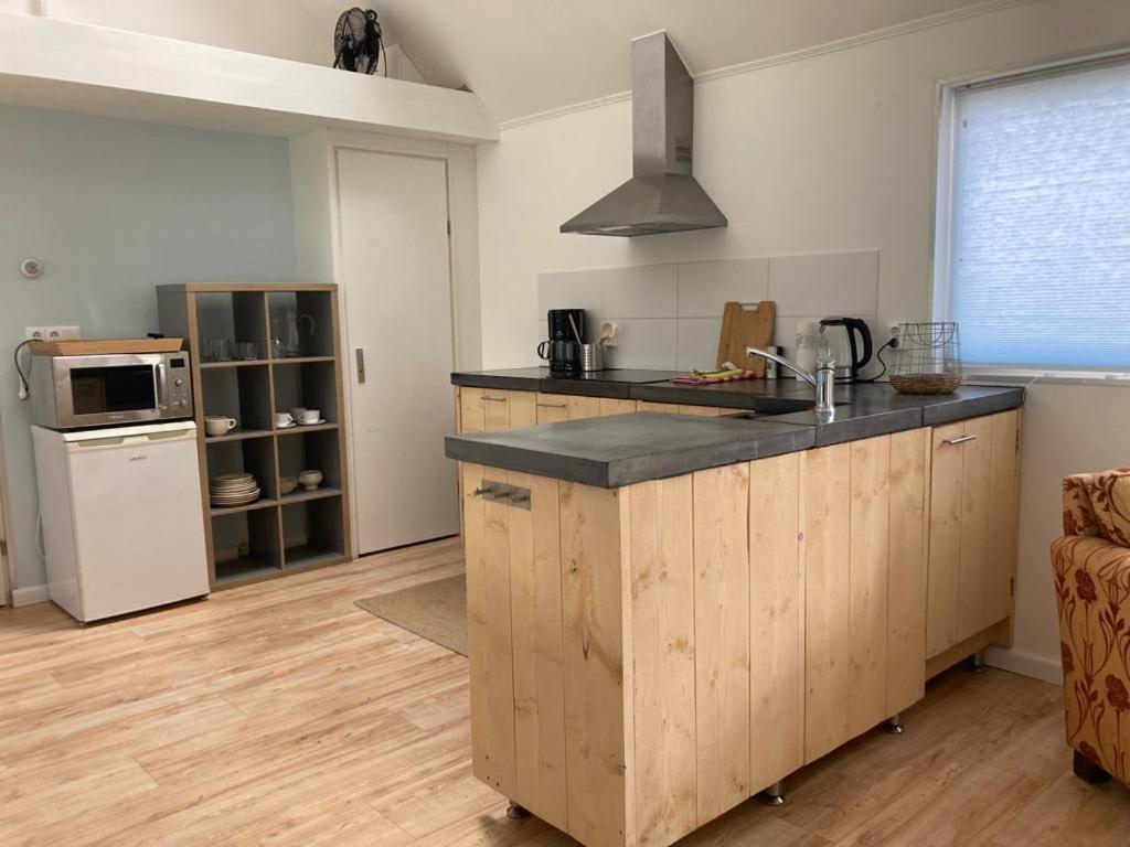 The Bee - Trekkershuts & Apartment Opperdoes Bagian luar foto
