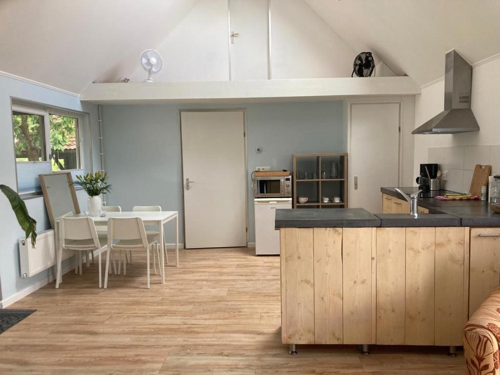 The Bee - Trekkershuts & Apartment Opperdoes Bagian luar foto