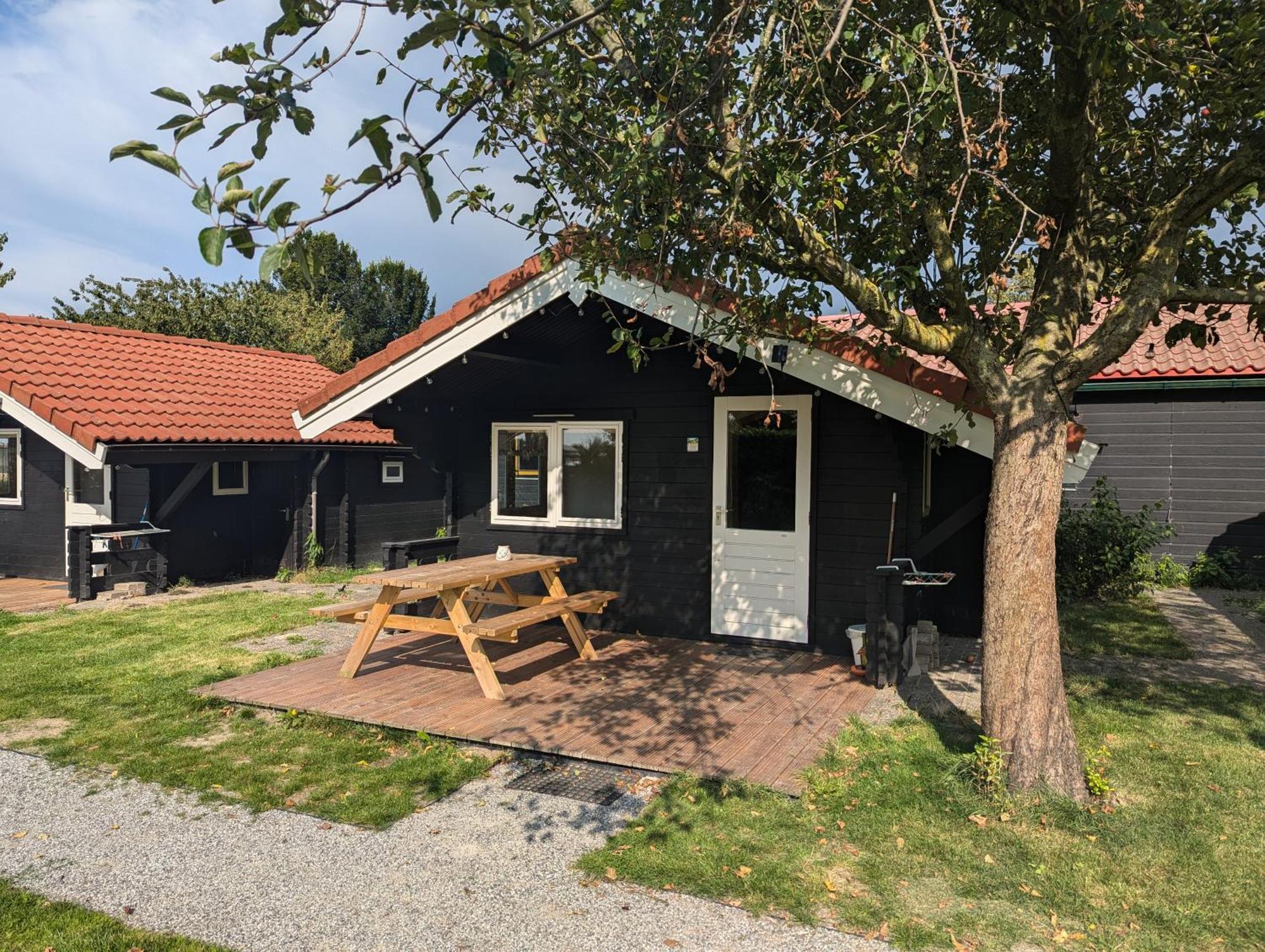 The Bee - Trekkershuts & Apartment Opperdoes Bagian luar foto