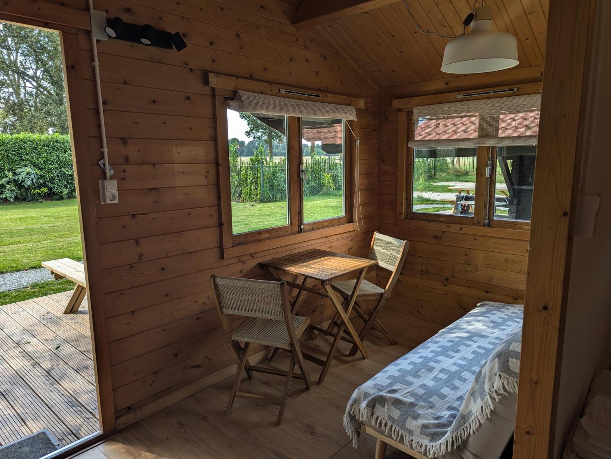 The Bee - Trekkershuts & Apartment Opperdoes Bagian luar foto